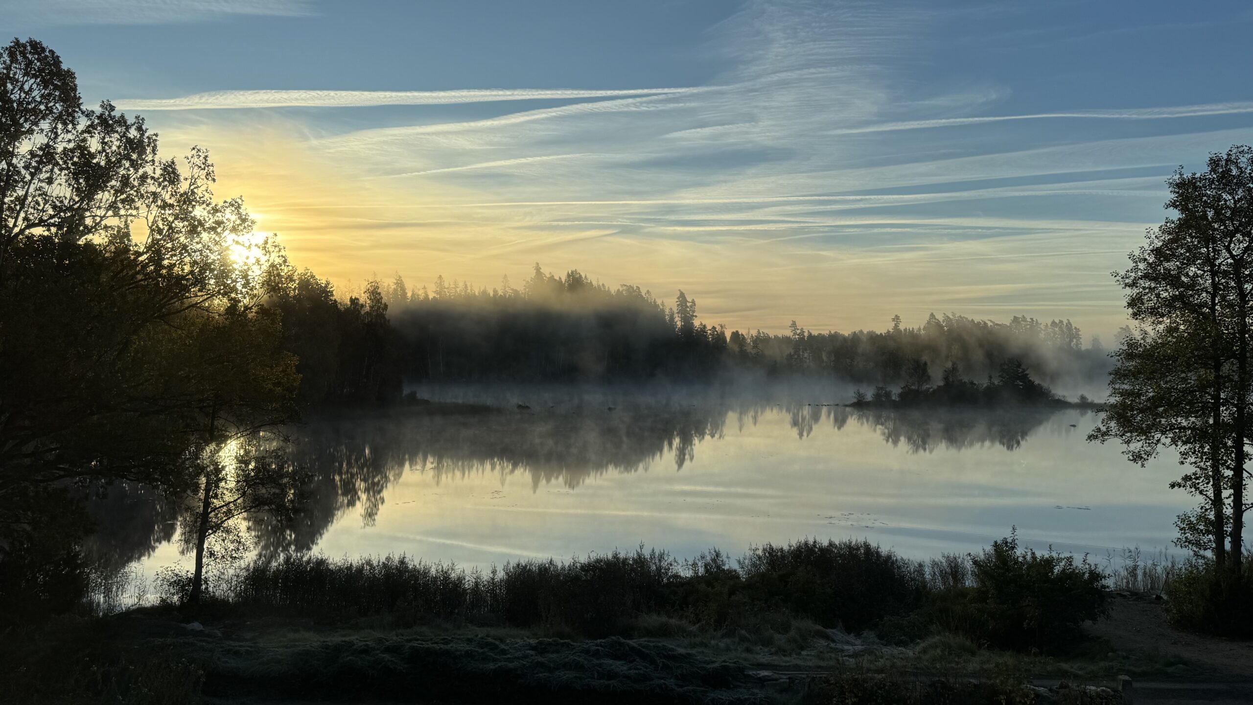 Schwedisches Haus direkt an einem ruhigen See